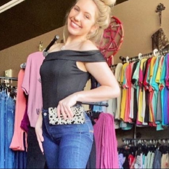 NWT Shoulders Out Top - Picture 2 of 6